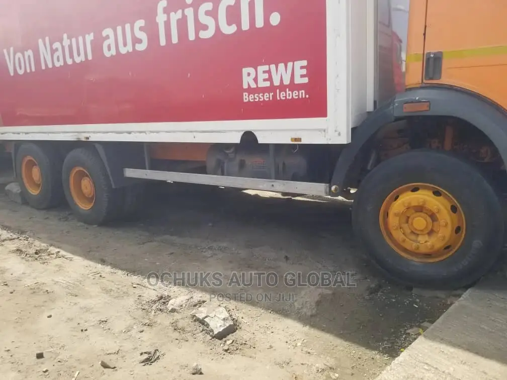 M/Benz Truck Container Body 10bolits 10tyers 2422 Model