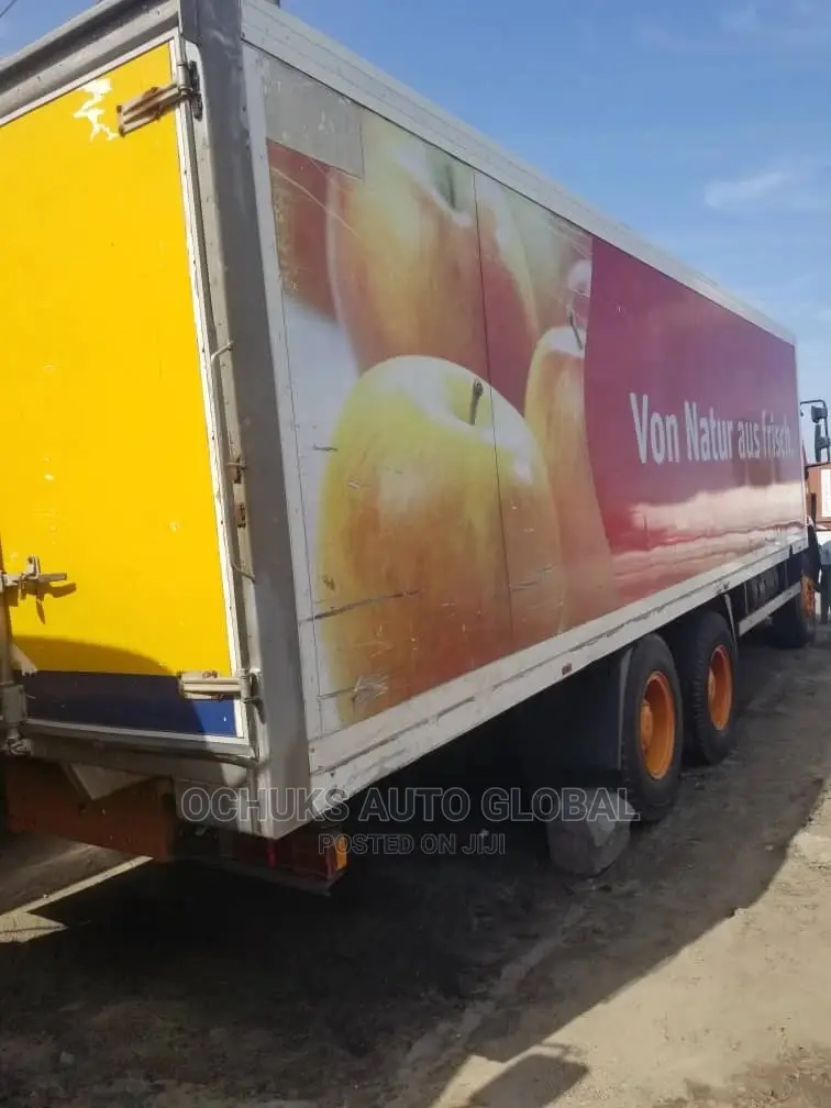 M/Benz Truck Container Body 10bolits 10tyers 2422 Model