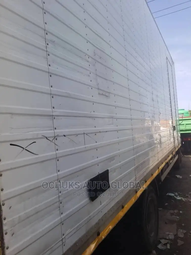 M/Benz Truck Container Body 1117 Model 8bolits 6tyers