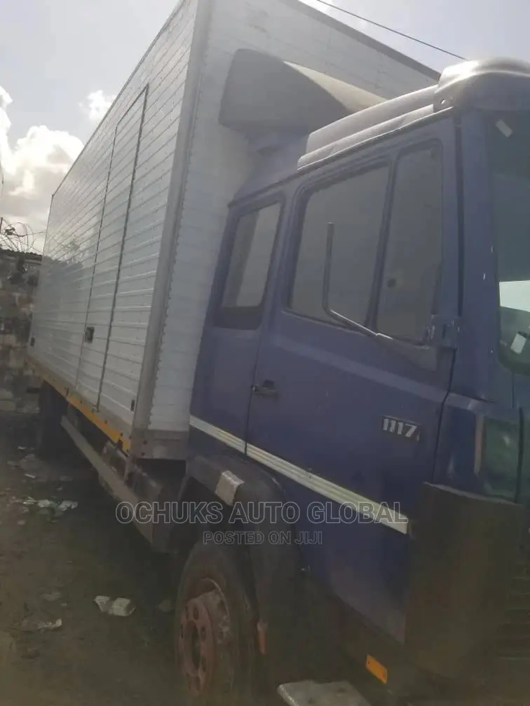 M/Benz Truck Container Body 1117 Model 8bolits 6tyers