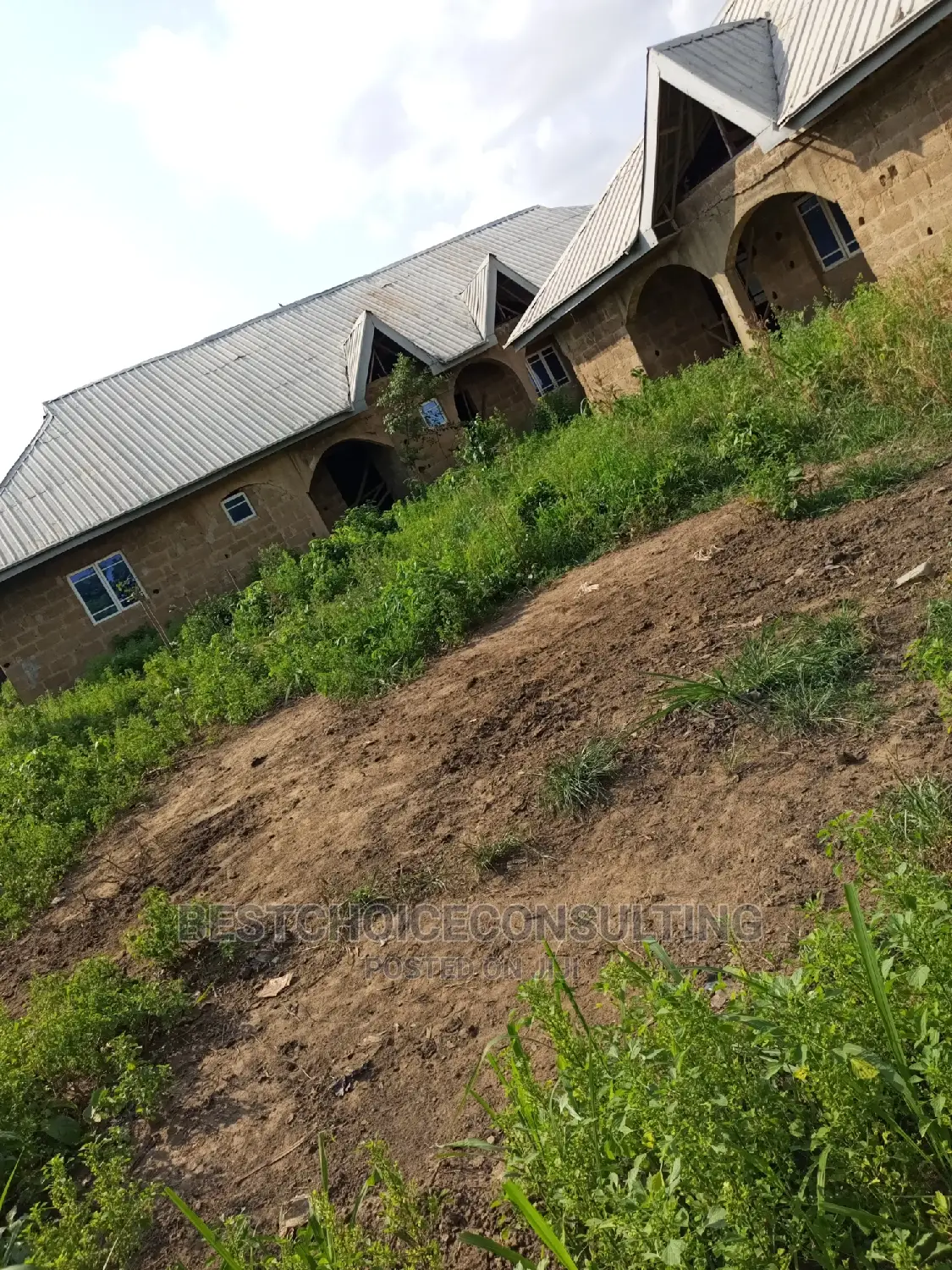 850sqm Land With Detached 2 Bungalows of 3bedroom Twin Flat