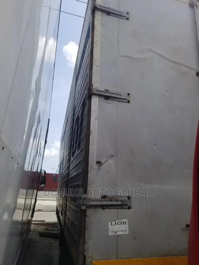 M/Benz Truck 1324 Double Cabin Container Body