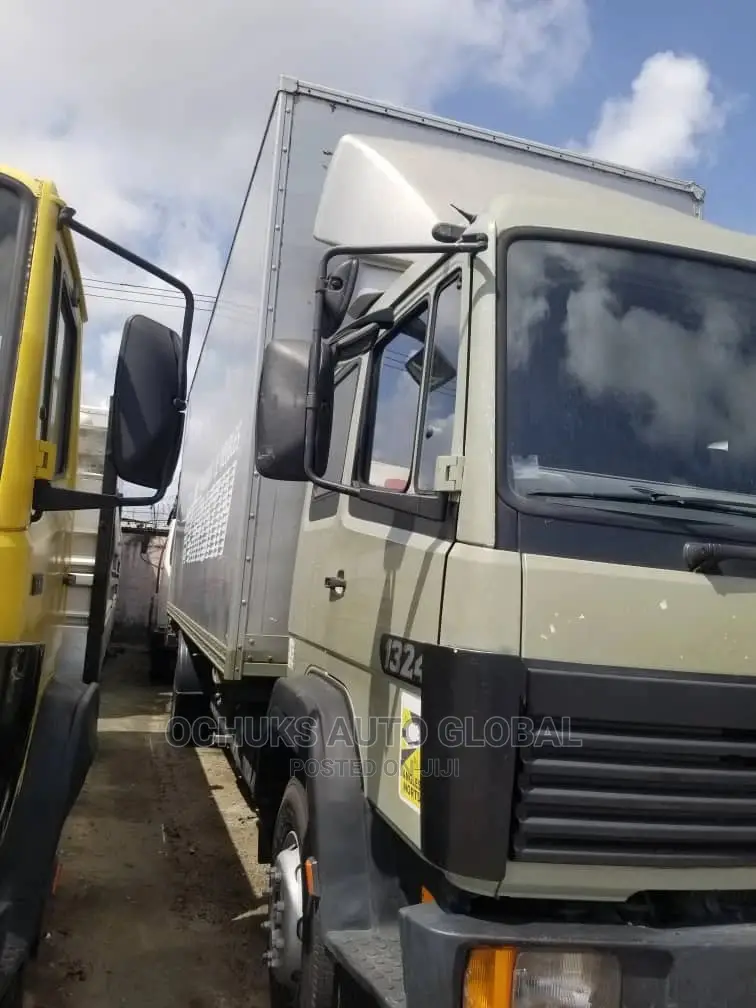 M/Benz Truck 1324 Double Cabin Container Body
