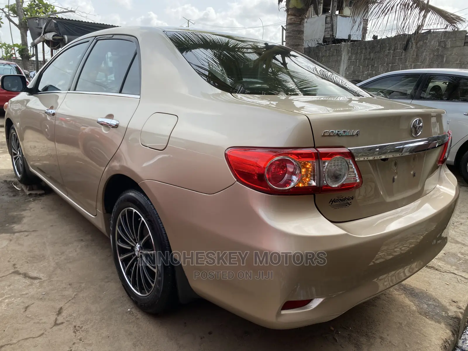 Toyota Corolla 2013 Gold