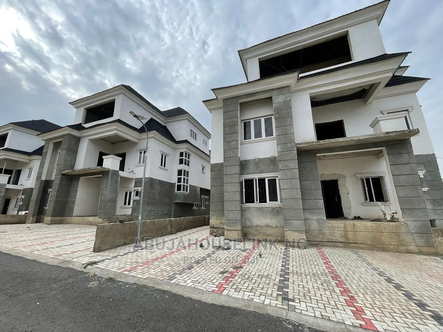 5bdrm Duplex in Guzape Abuja for sale