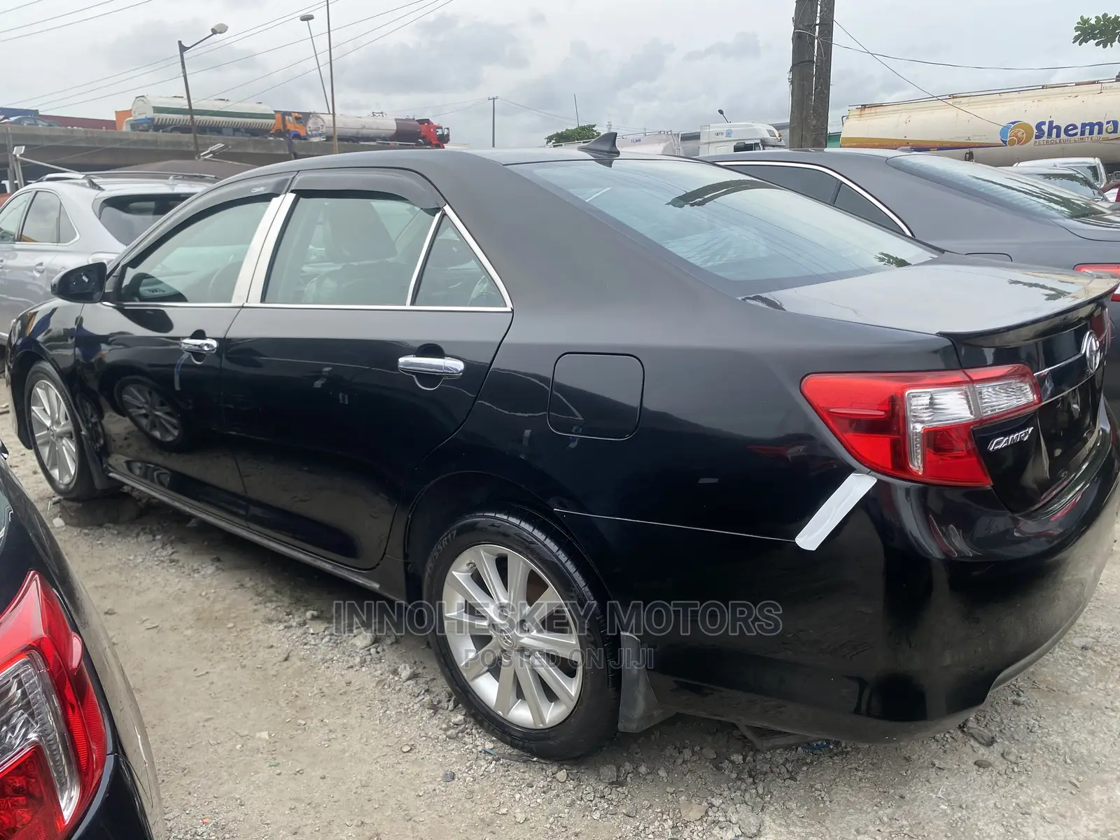 Toyota Camry XLE V6 4dr Sedan (3.5L 6cyl 6A) 2013 Black