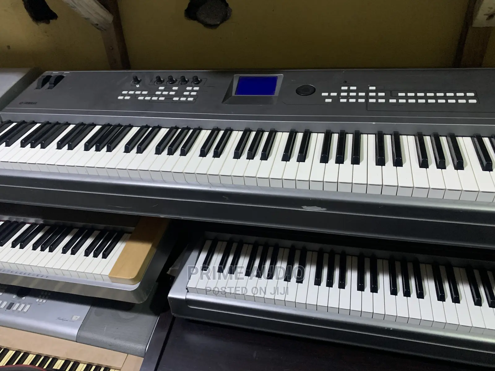 Yamaha MM8 88key Synthesizer Keyboard