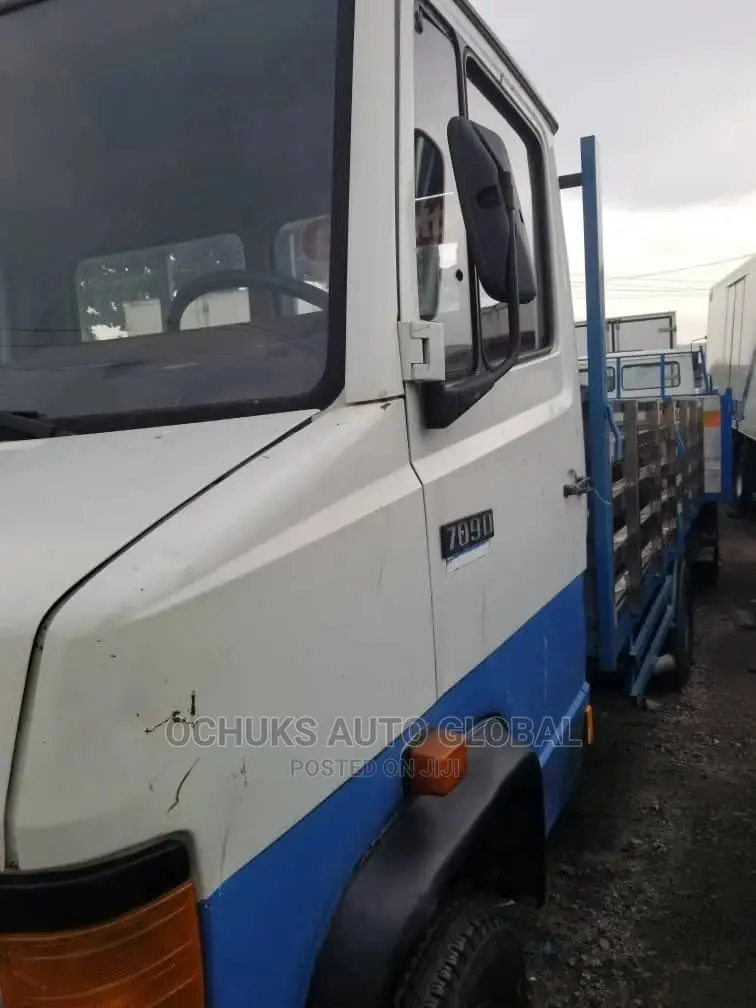 M/Benz Truck 709 Model 6tyers 6bolit
