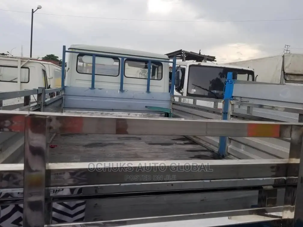 M/Benz Truck 709 Model 6tyers 6bolit