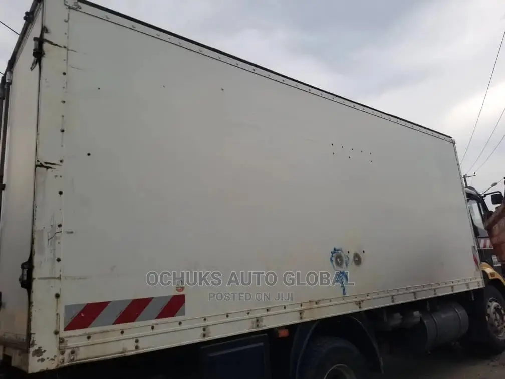 M/Benz Truck Container Body 1217 Model