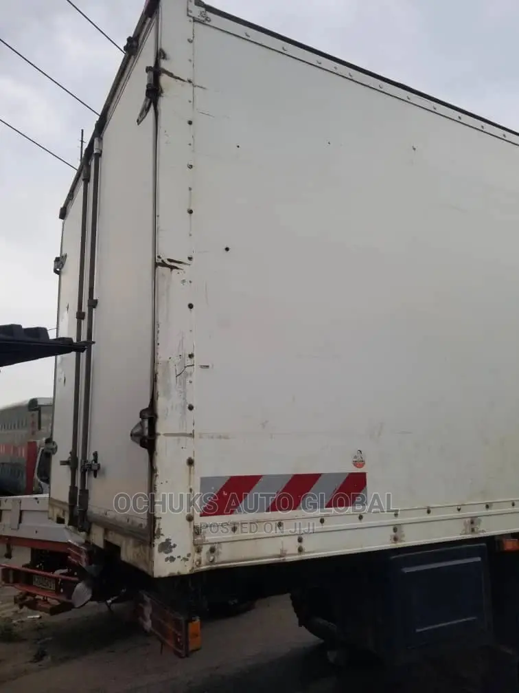 M/Benz Truck Container Body 1217 Model