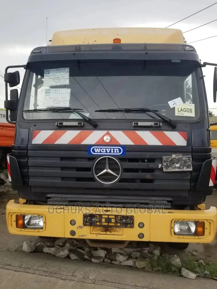 M/Benz Truck Container Body 1217 Model
