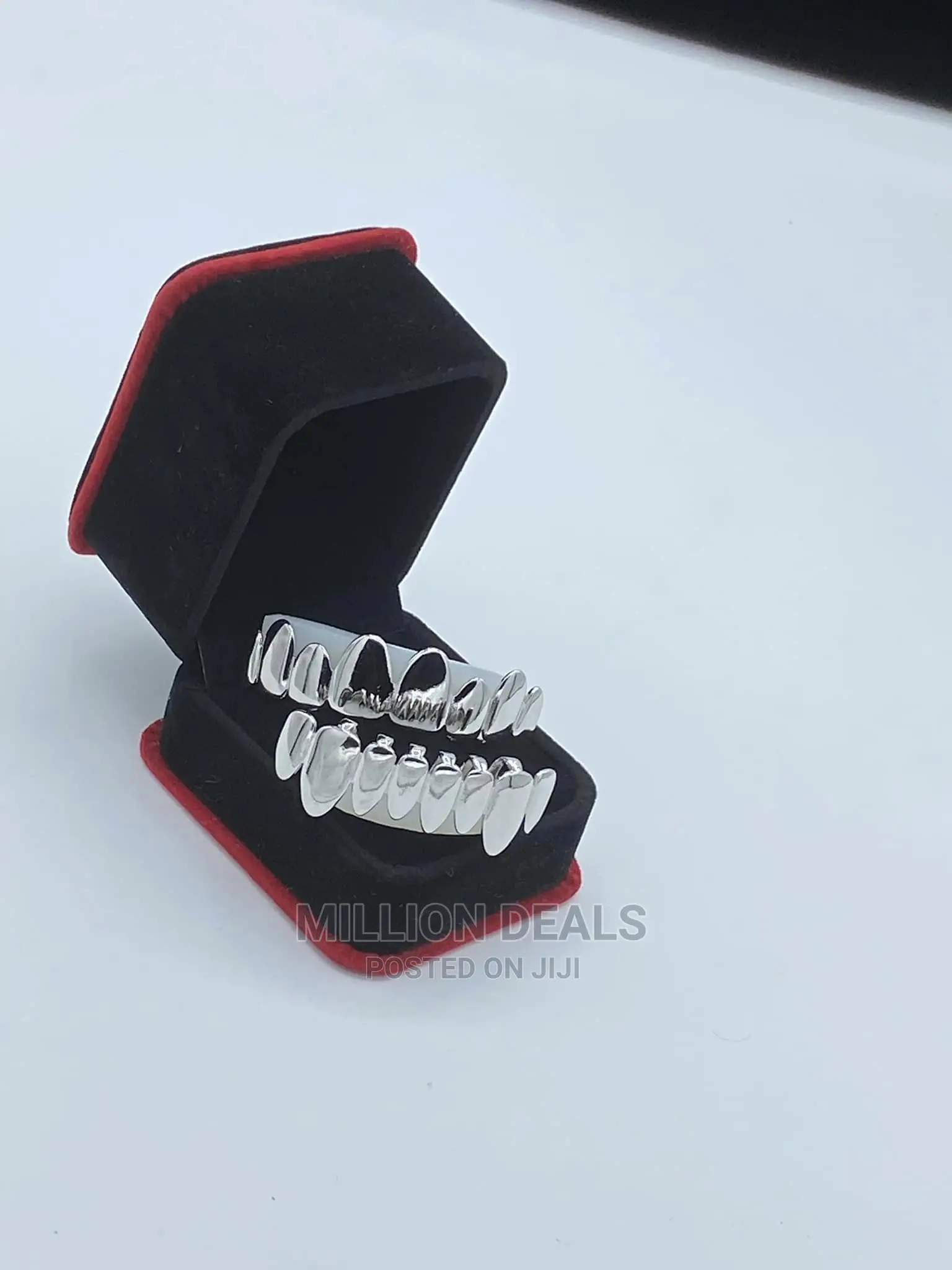 Stylish Silver Unique Teeth Grills
