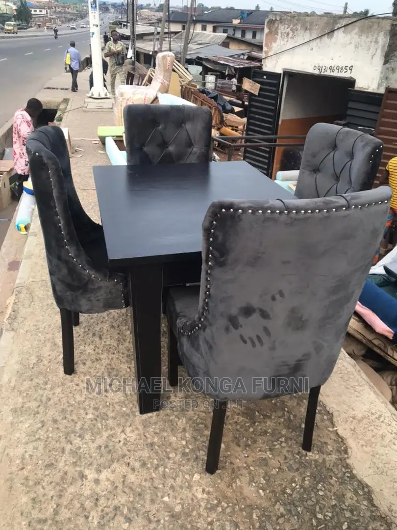 Beautiful 4 Seater Dinning Set