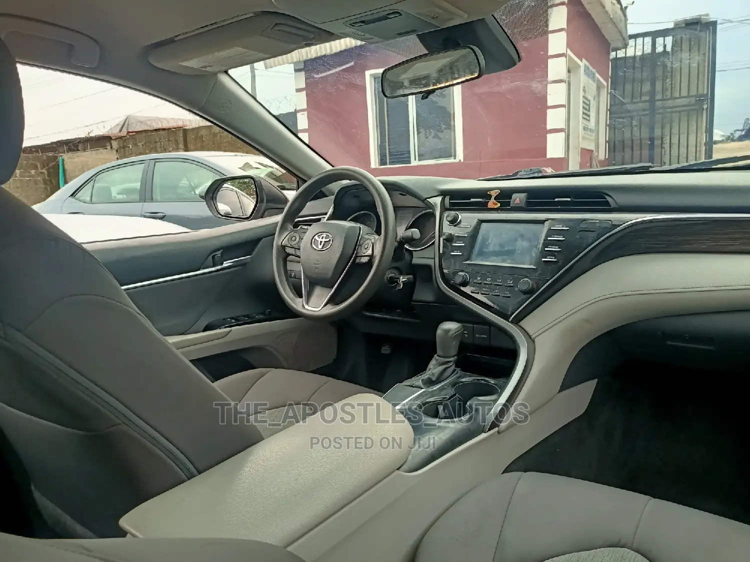 Toyota Camry SE (2.5L 4cyl 8A) 2019 Gray