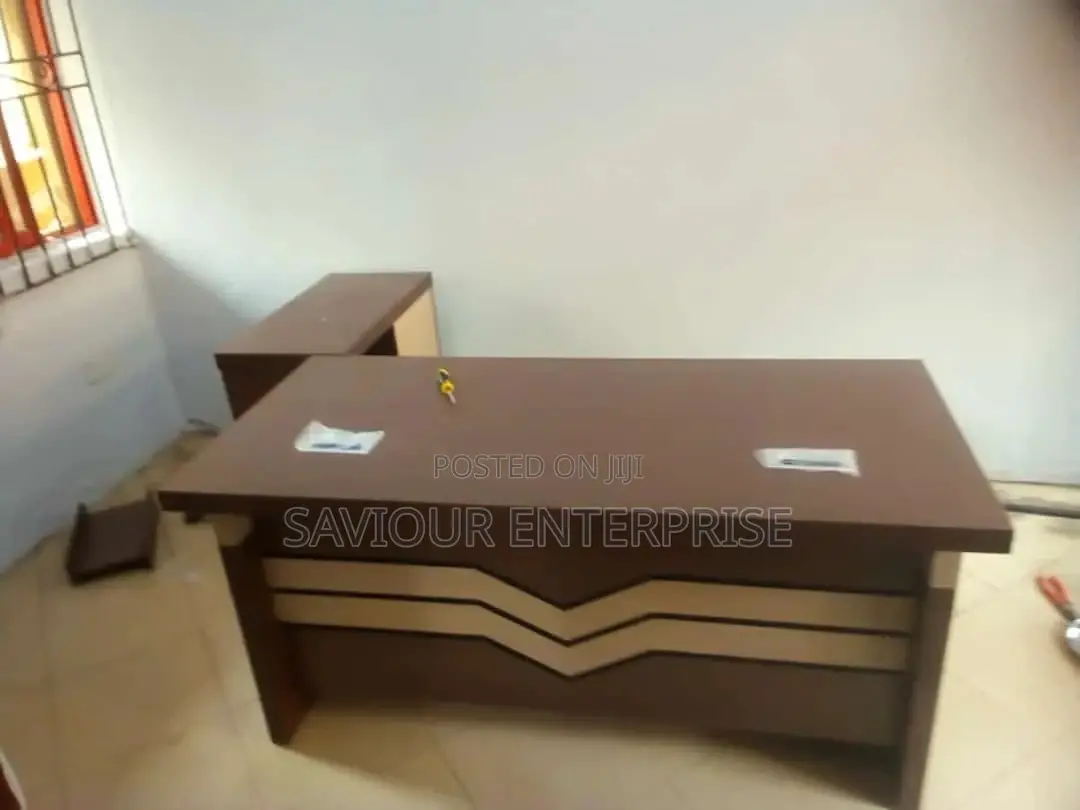 Executives Table and Chair