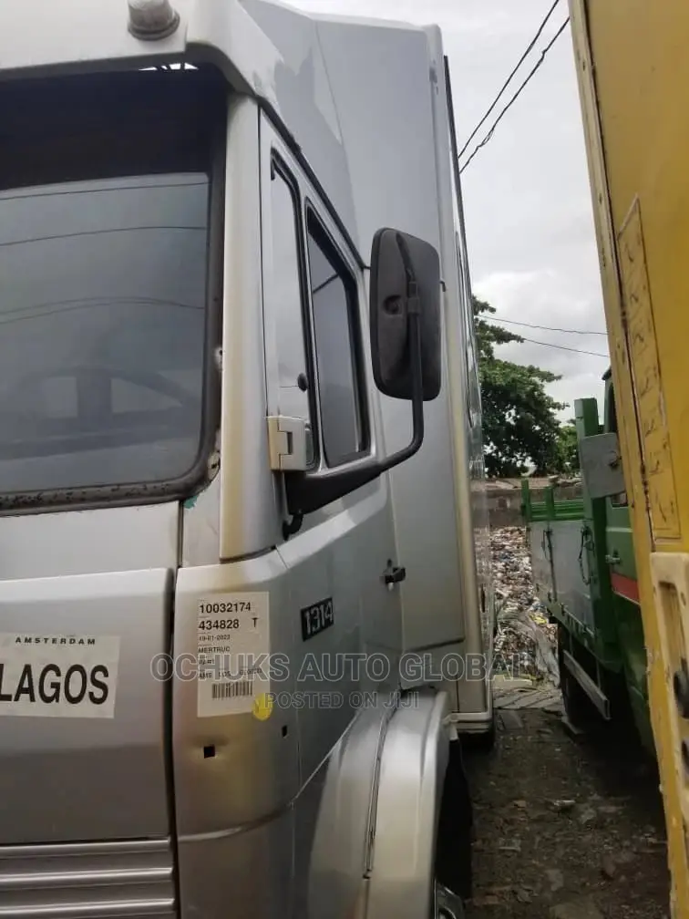 M/Benz Truck Container Body 1314 Model