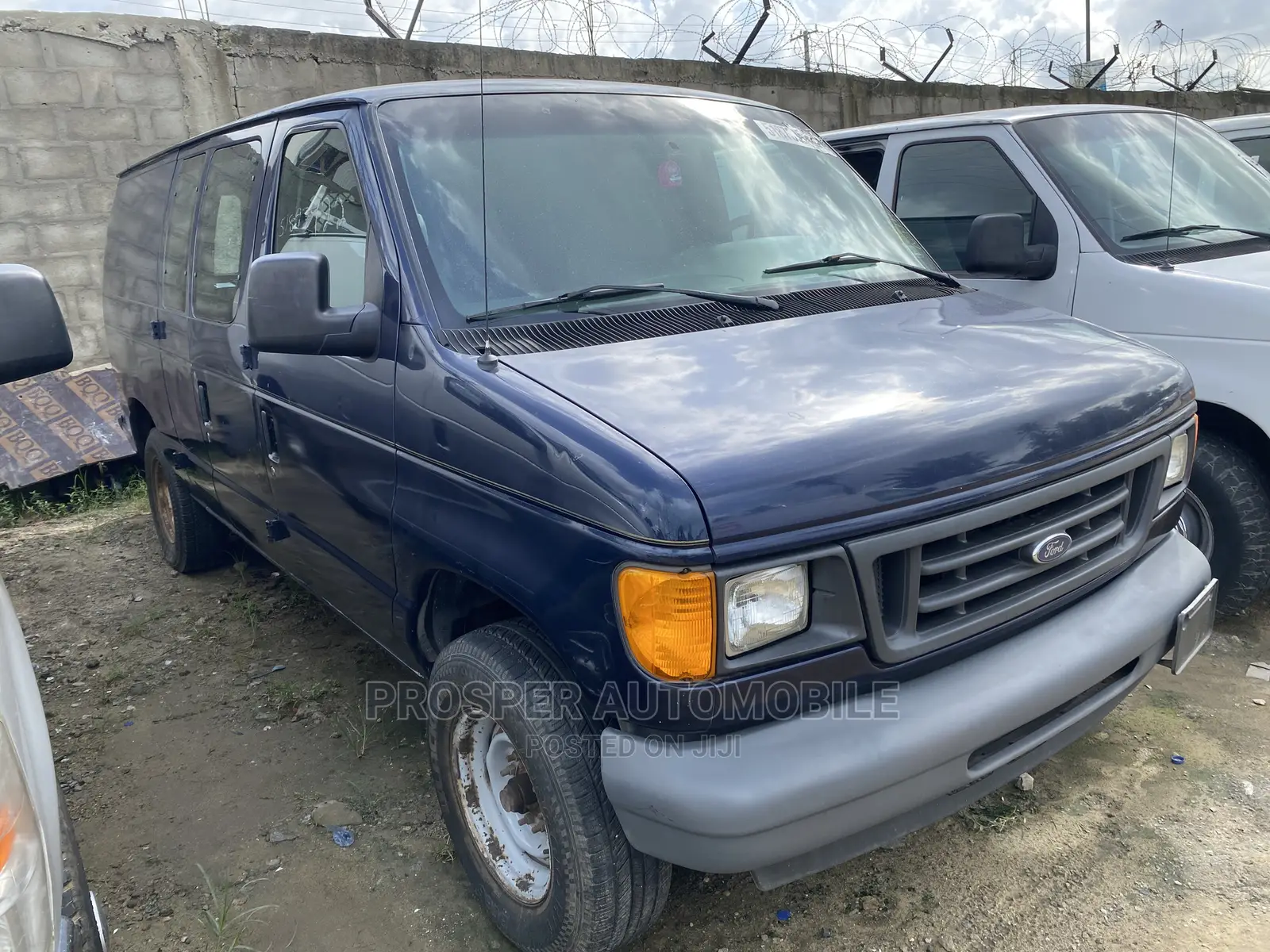 Ford E250 2006 Blue