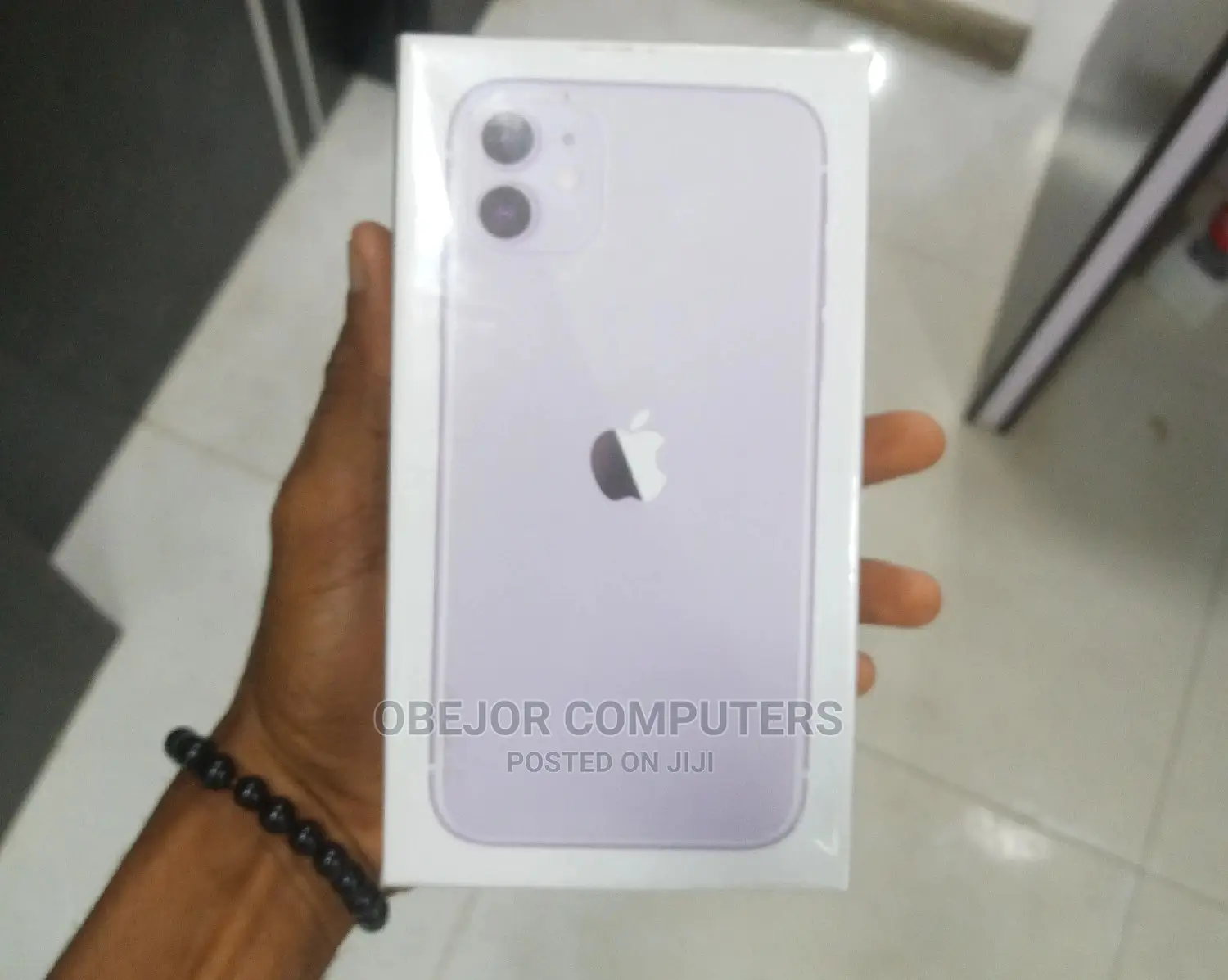 New Apple iPhone 11 64 GB Gold
