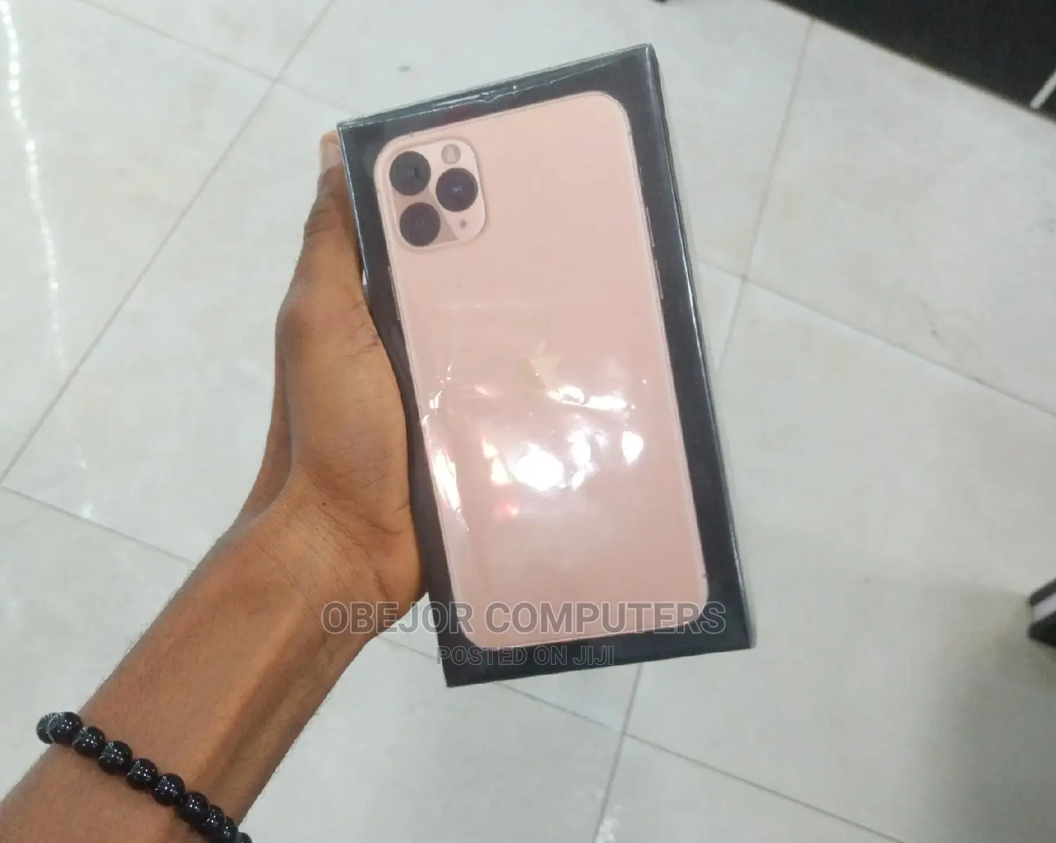 New Apple iPhone 11 Pro Max 64 GB Gold