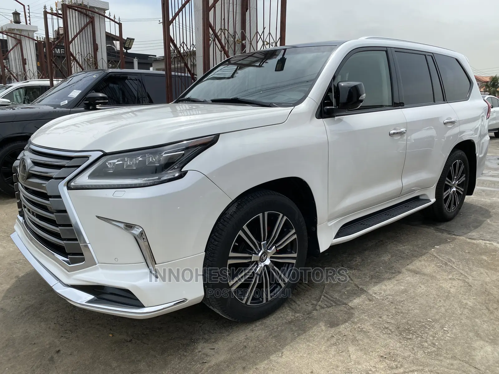Lexus LX 570 (5 seats) AWD 2018 White