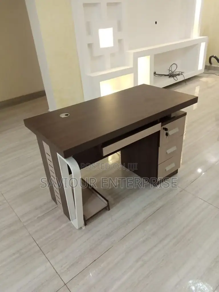 Executives Table and Chair