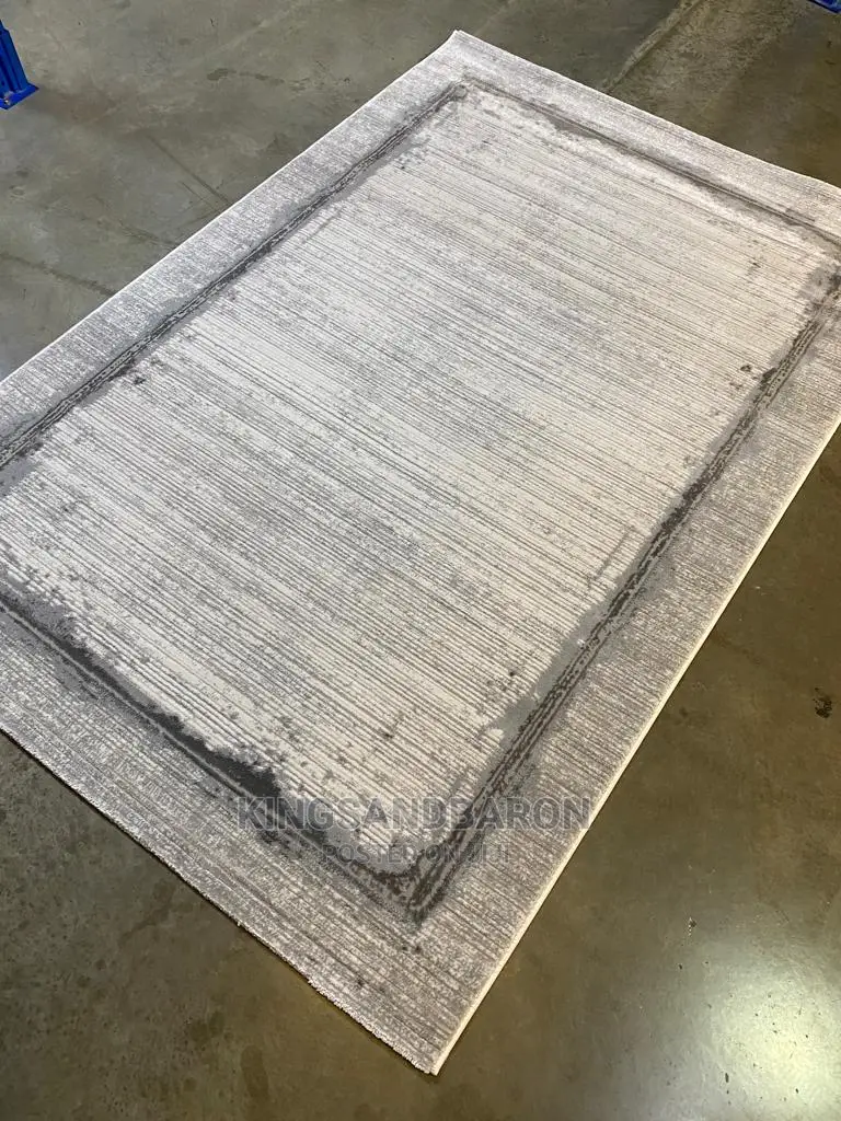 5*7fts Gray and Cream Istanbul Center Rug (4*6 3*5)