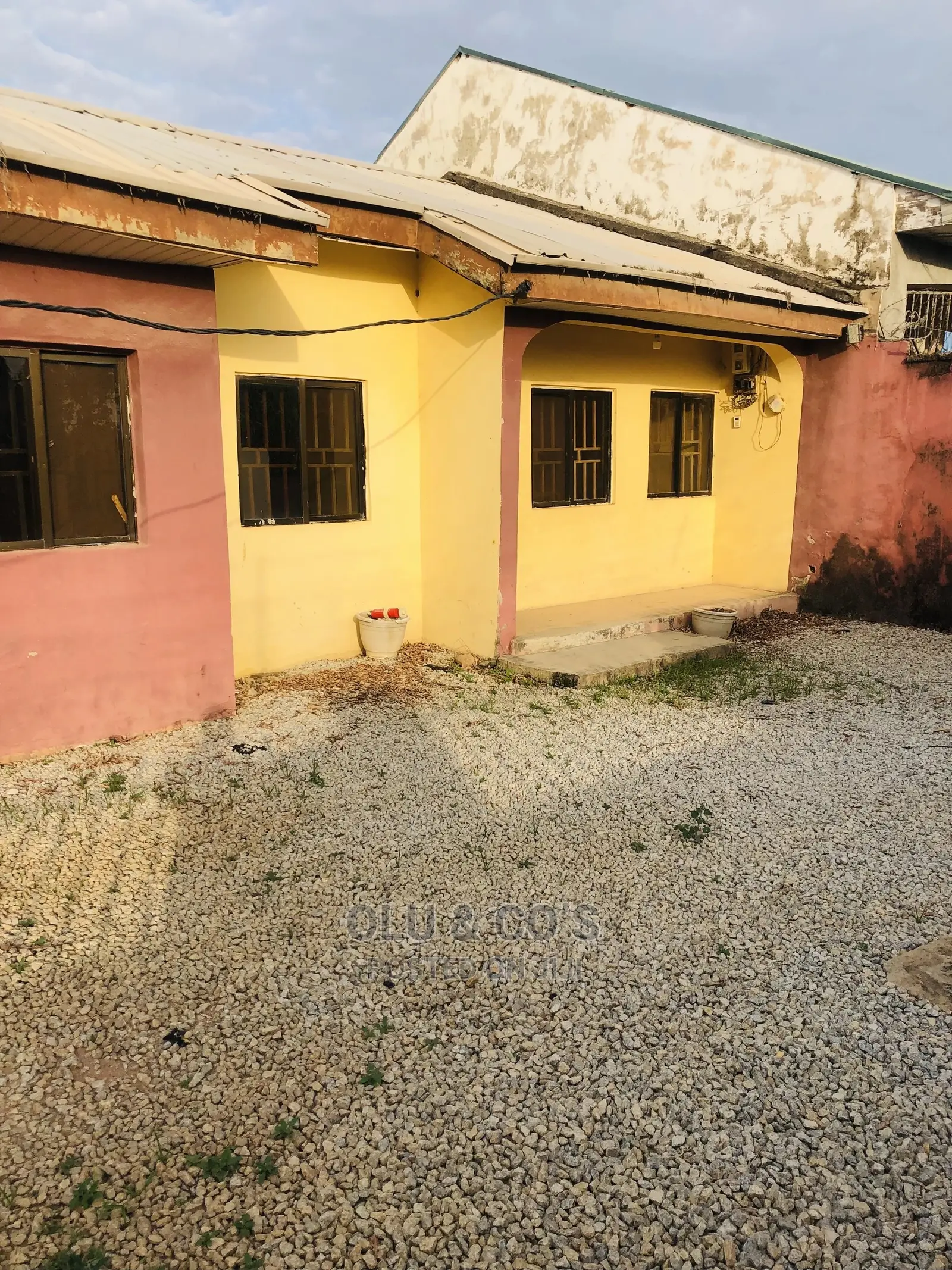 3bdrm Bungalow in Aco Amac Estate, Lugbe District for sale