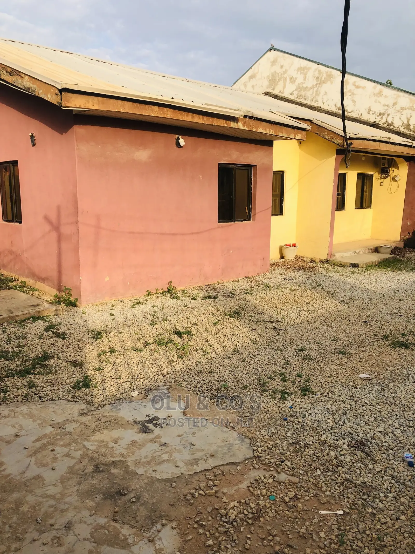 3bdrm Bungalow in Aco Amac Estate, Lugbe District for sale