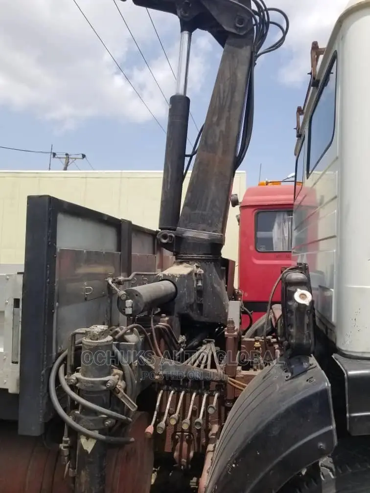 M/Benz Truck With Hiyabu 8tons 1213 Model