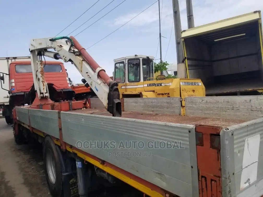 M/Benz Truck With Hiyabu 12tons 1827 Model