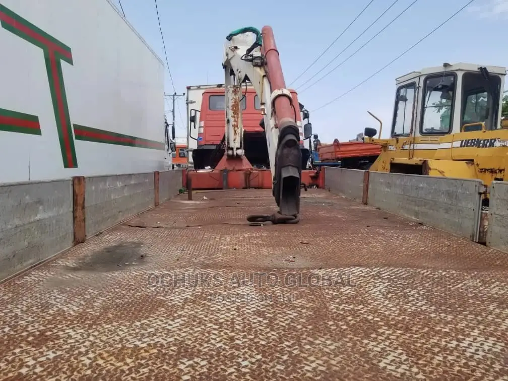 M/Benz Truck With Hiyabu 12tons 1827 Model