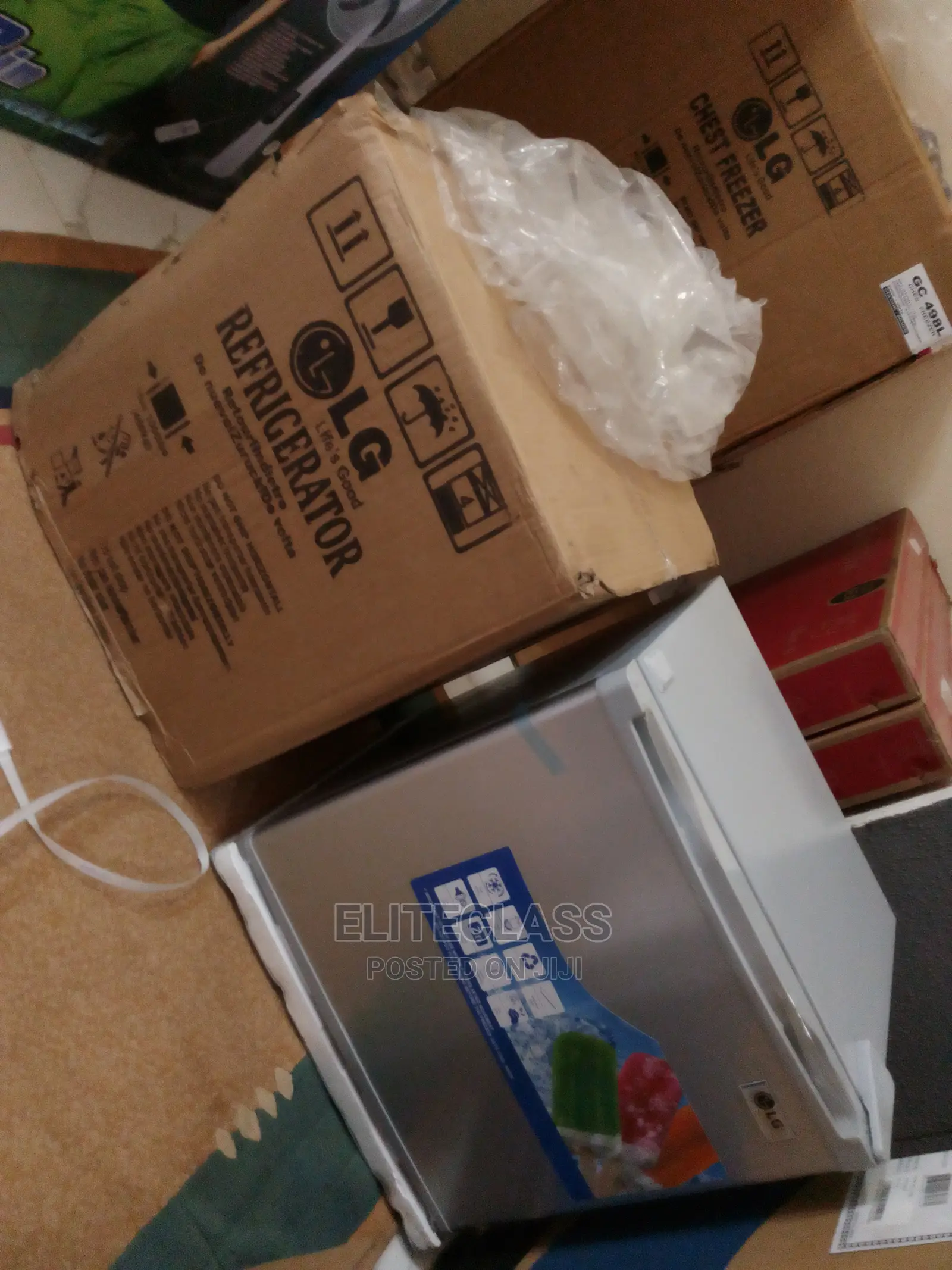 Neat and Affordable Bedside Fridge Gc-065l