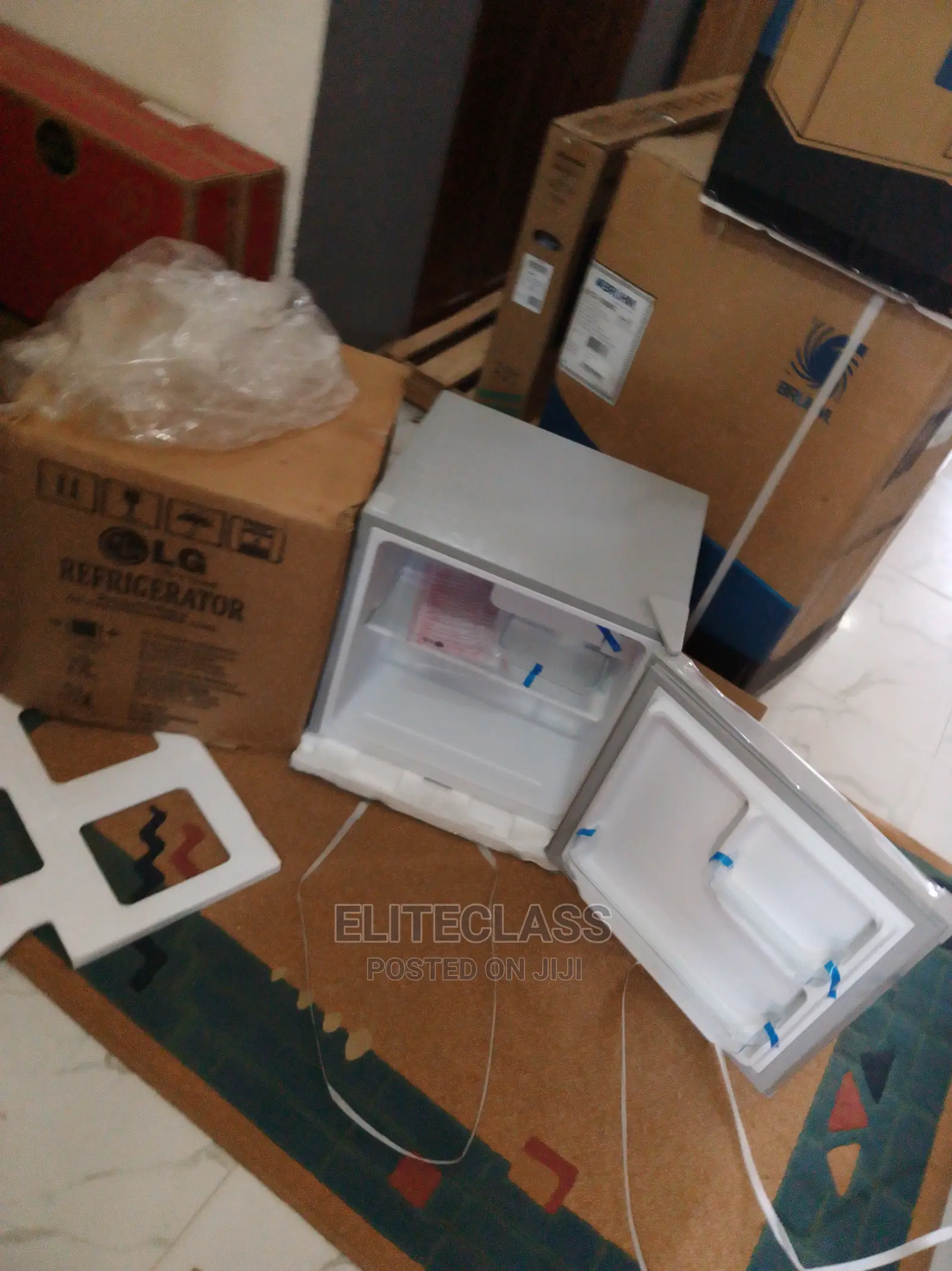 Neat and Affordable Bedside Fridge Gc-065l