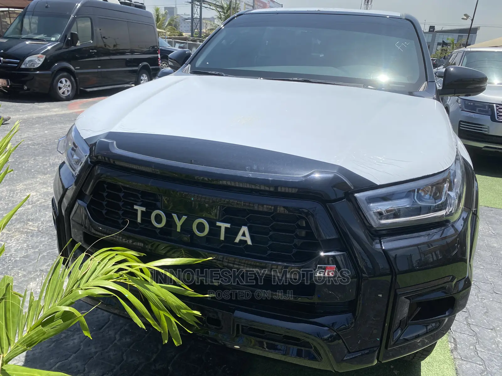 New Toyota Hilux 2022 Black