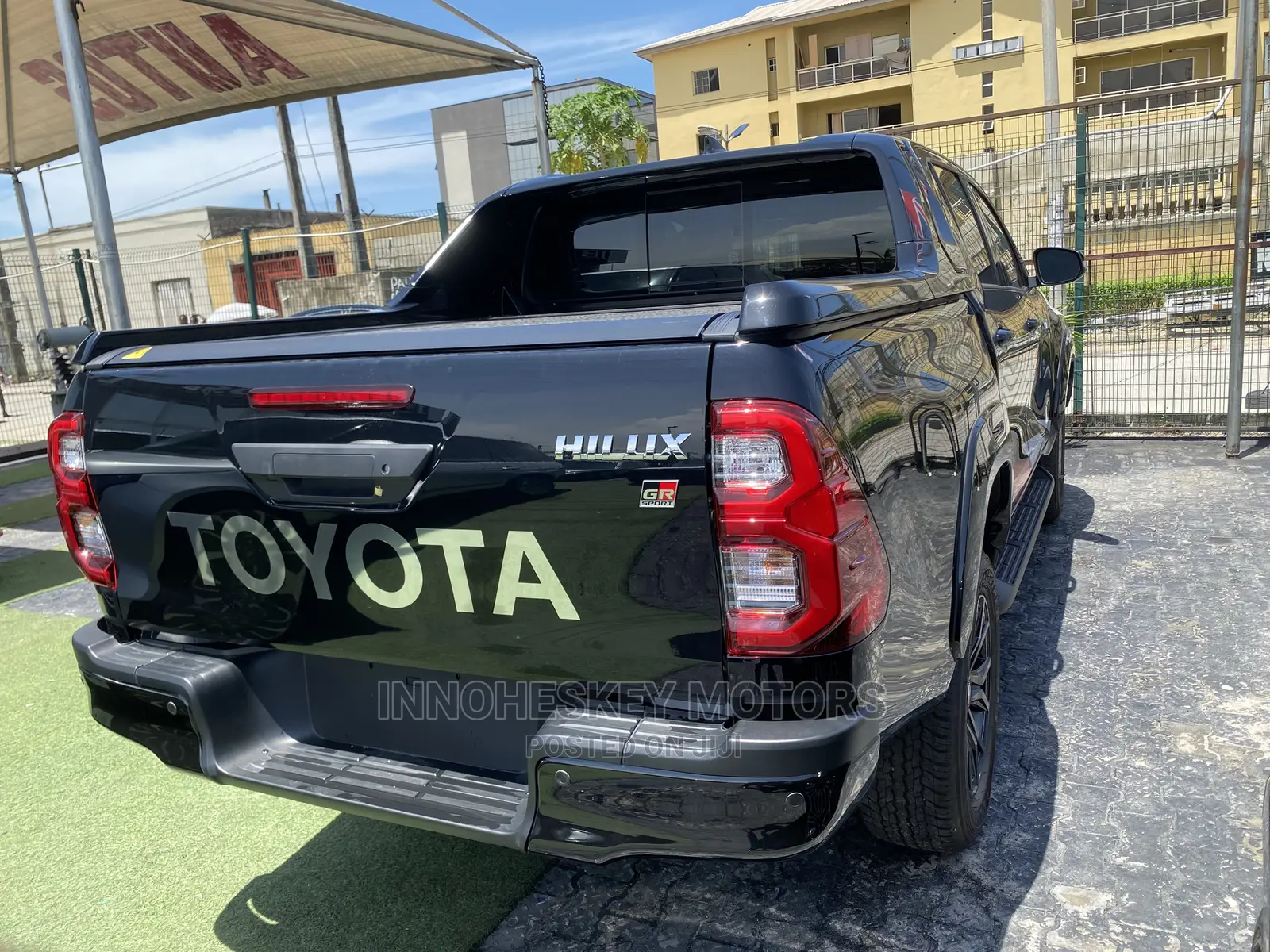New Toyota Hilux 2022 Black