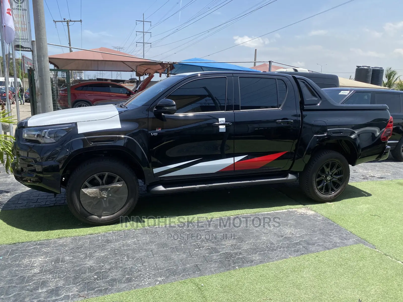 New Toyota Hilux 2022 Black