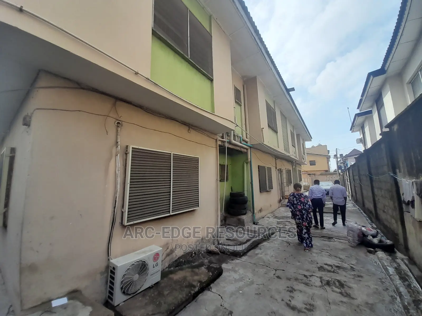 3bdrm Block of Flats in Ago Palace for sale