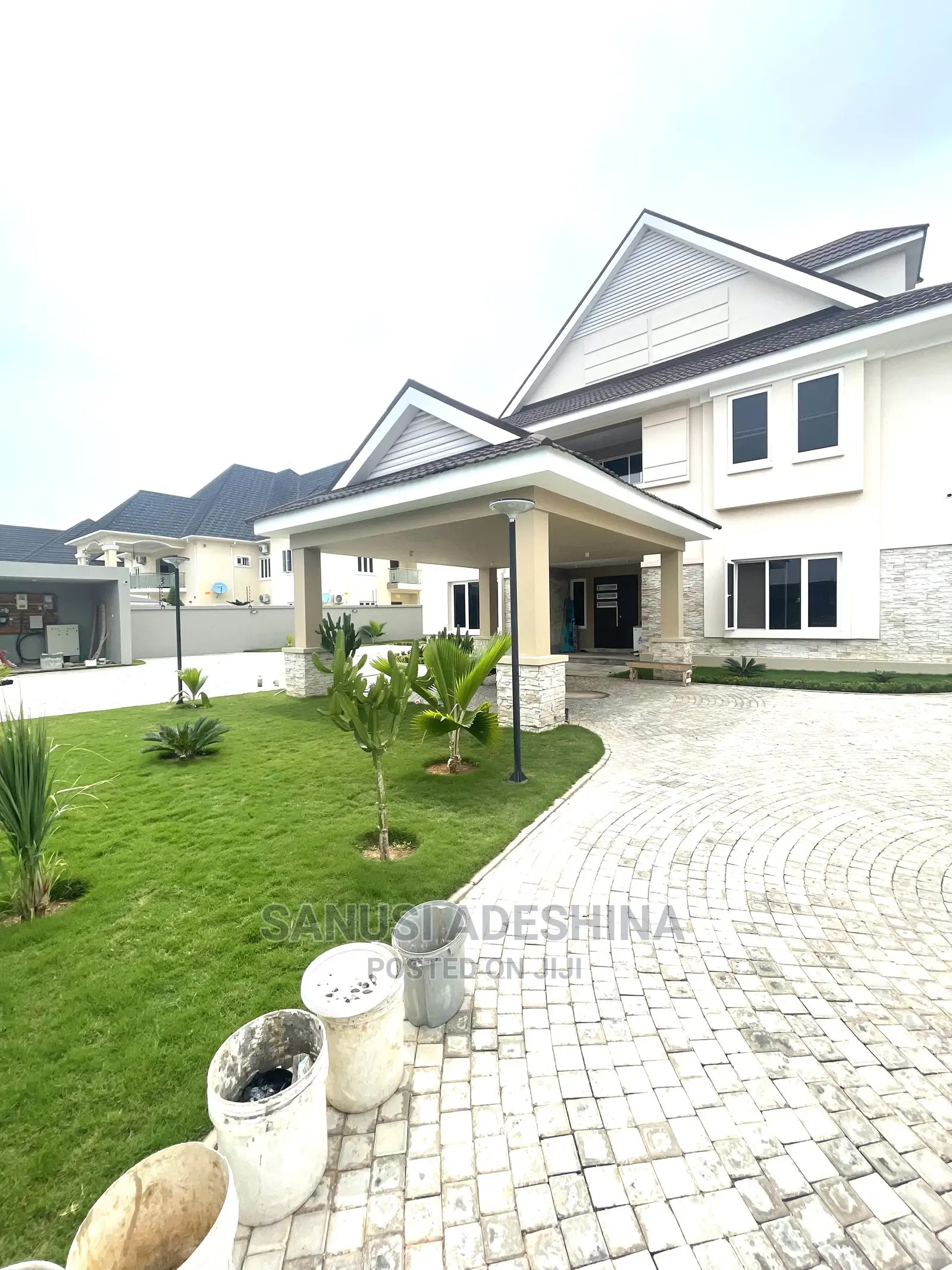 6bdrm House in Guzape Abuja for sale