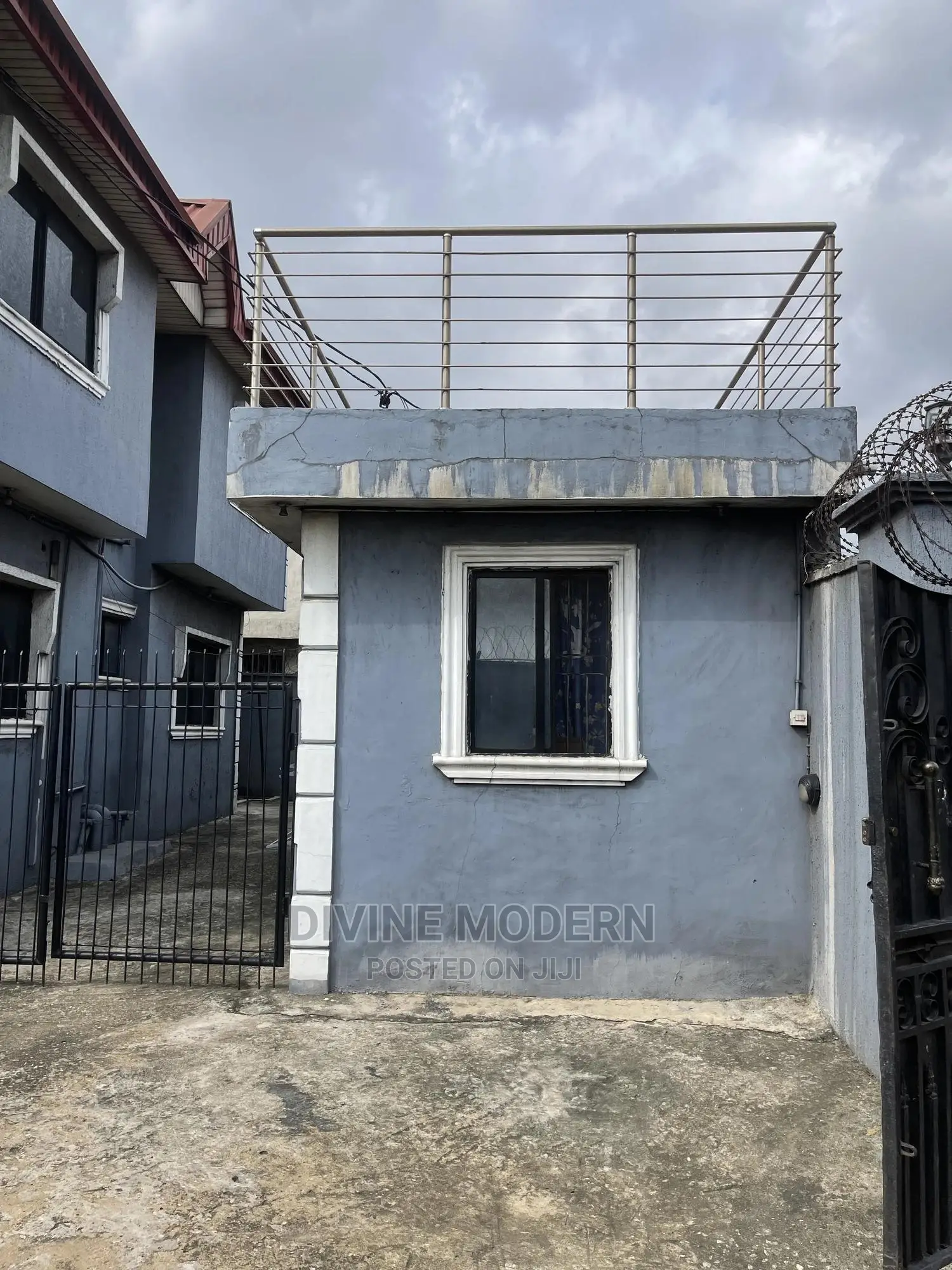 3bdrm Block of Flats in Moke Oyeladun, Abule Egba for sale