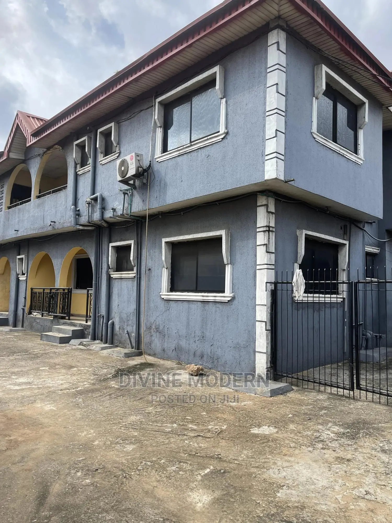 3bdrm Block of Flats in Moke Oyeladun, Abule Egba for sale