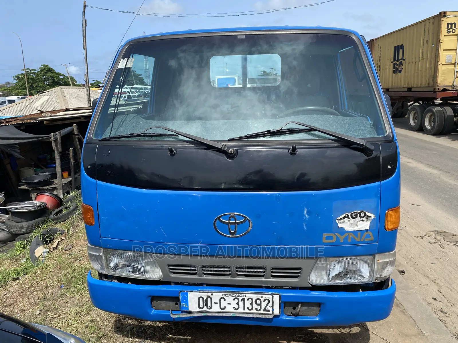 Toyota Dyna 100.