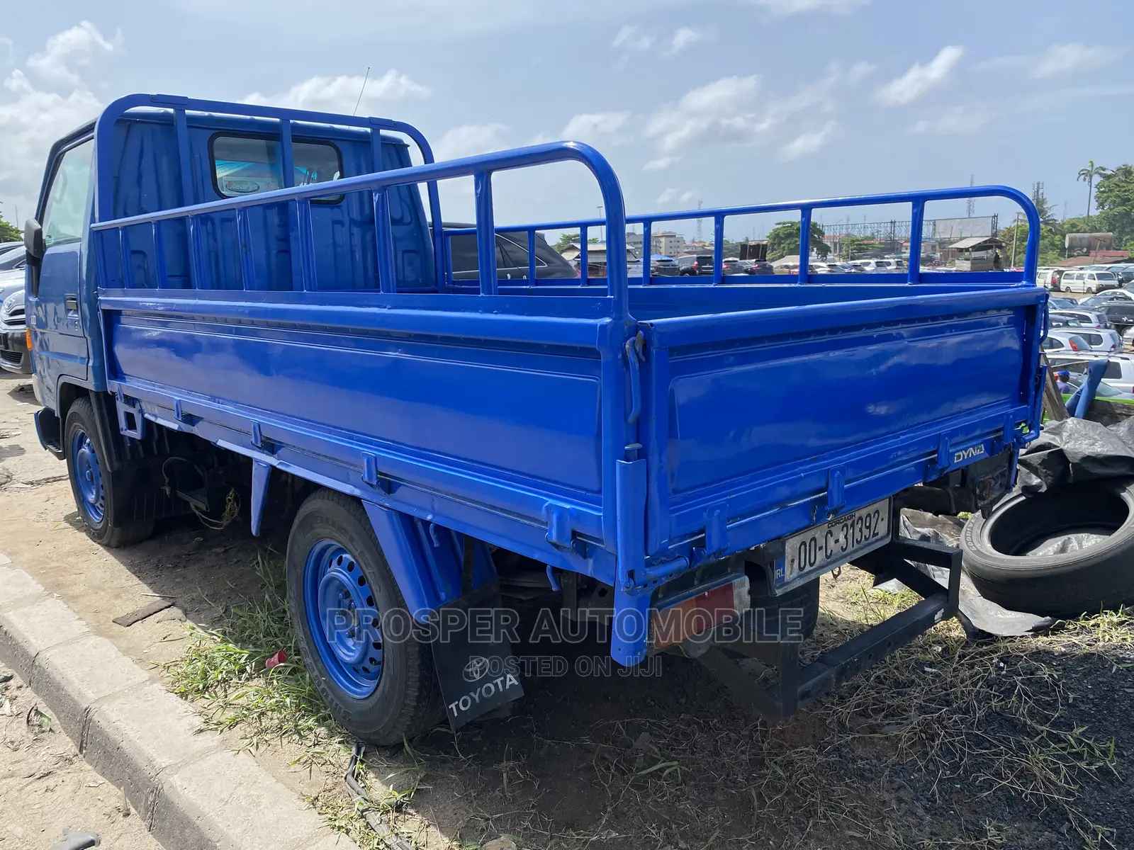 Toyota Dyna 100.