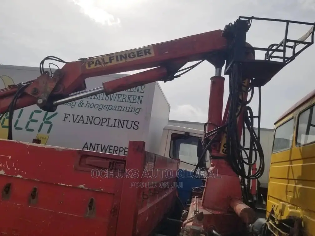 M/Benz Truck With Hiyabu 8tons 1120 Model