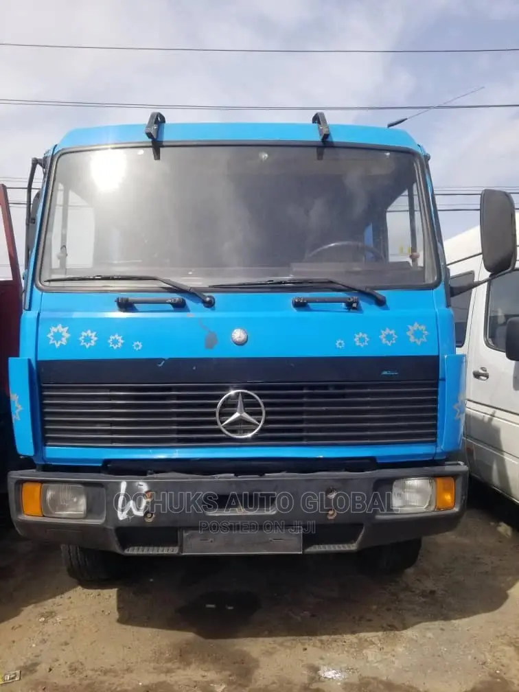 M/Benz Truck Pick Up Van High Bucket 1117 Model