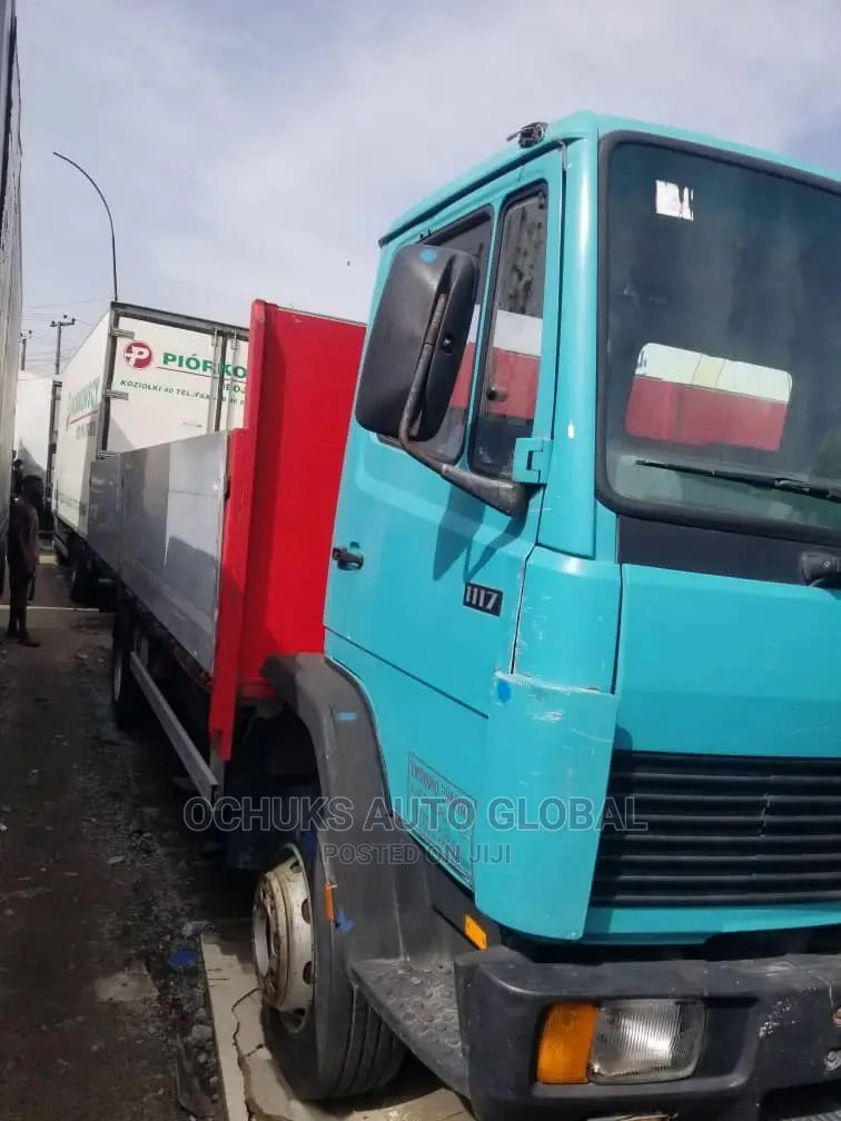 M/Benz Truck Pick Up Van High Bucket 1117 Model