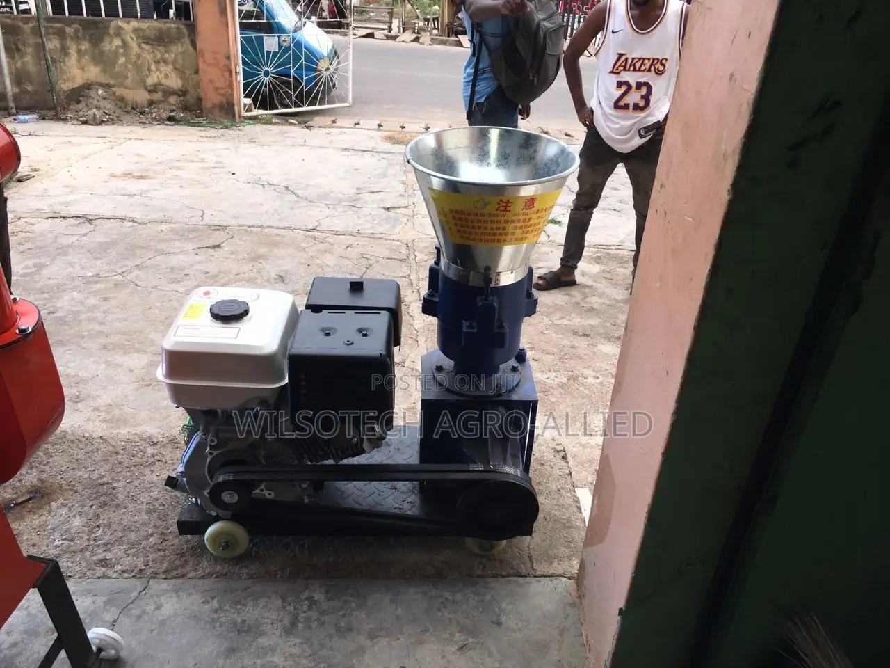 Bulk of 200kg/Hr Gasoline Pelletizers (13hp)All Livestocks.