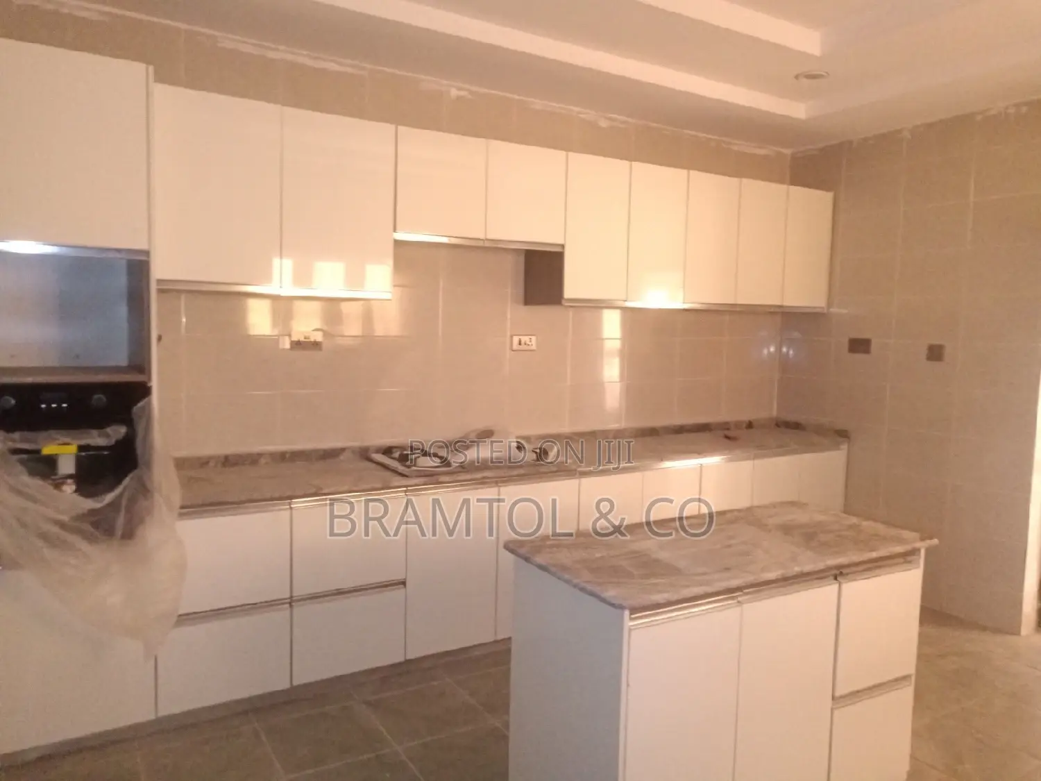 4bdrm Duplex in Idu Industrial for rent