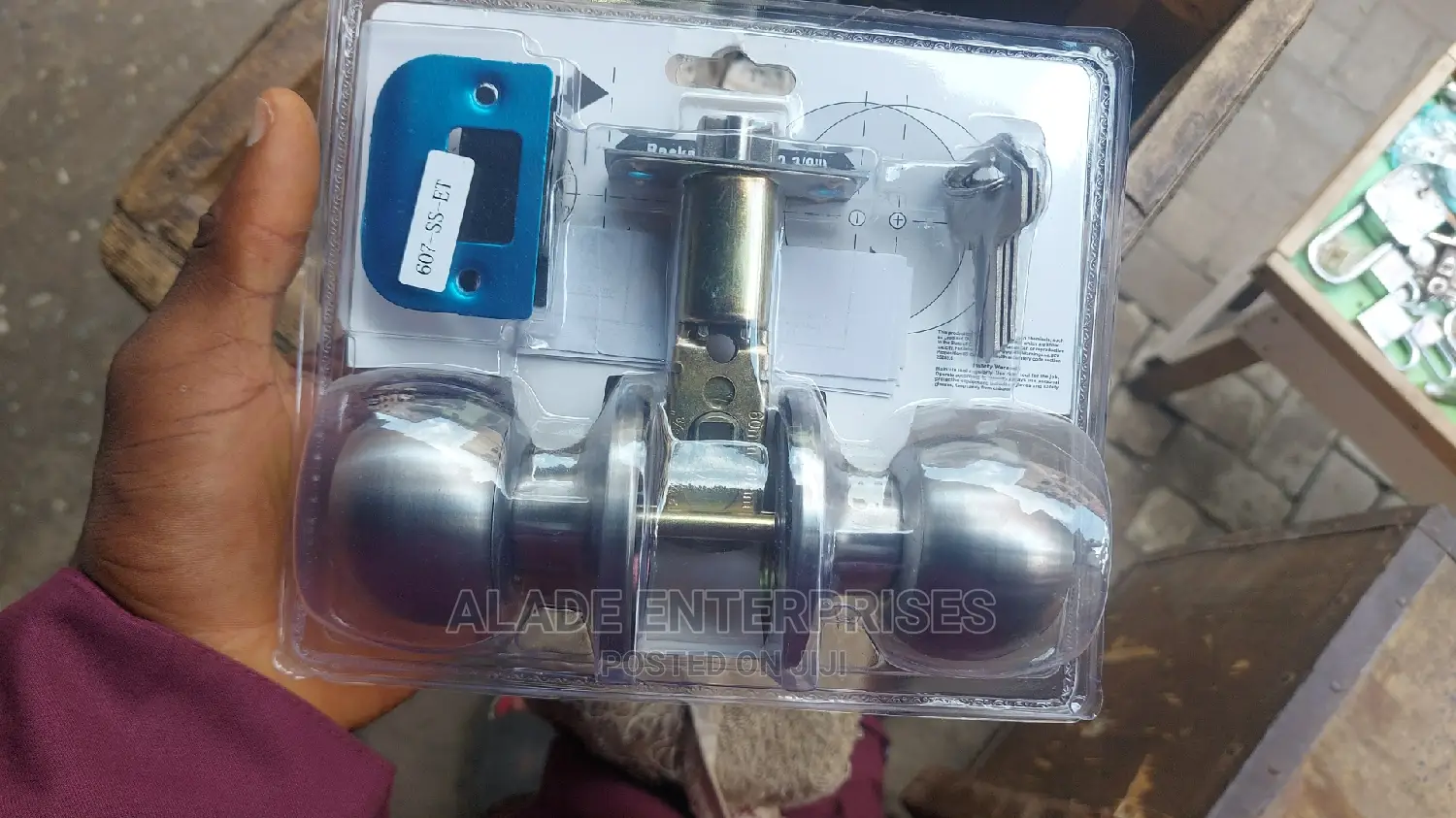 Complete Doorknob Lock Set