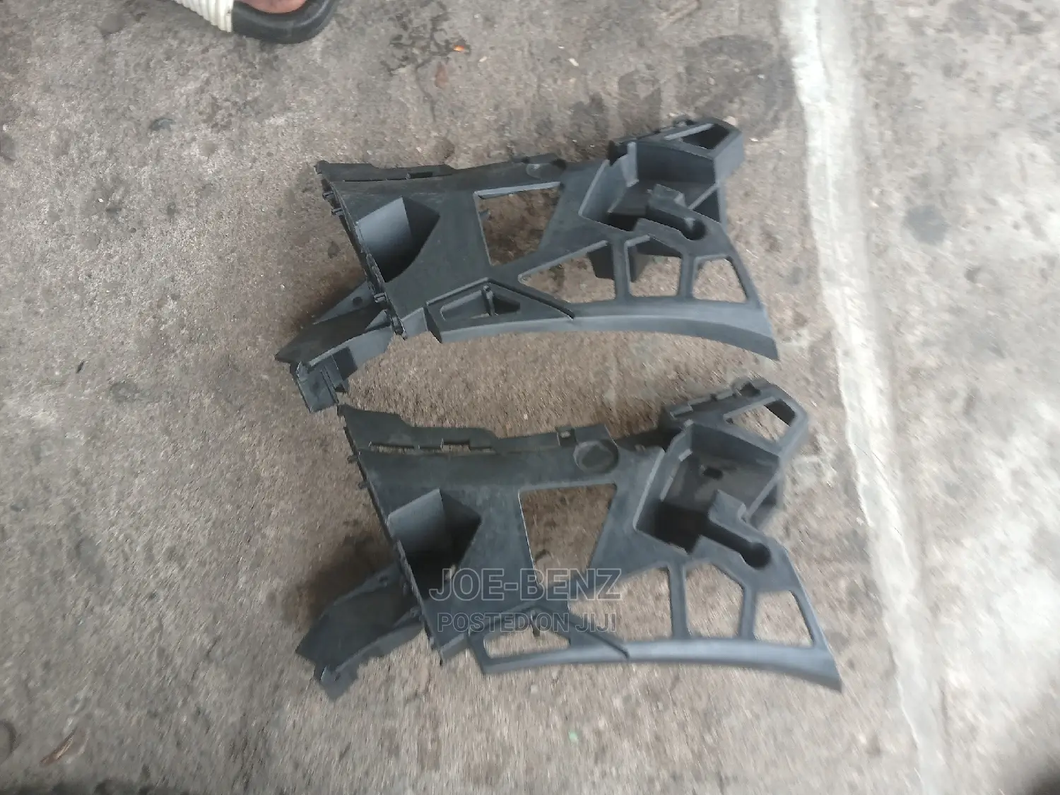 GLE 2017 Front Bumper Clips